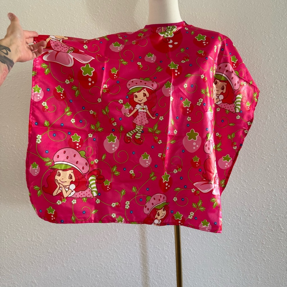 2010 Strawberry Shortcake Kids Salon Cape Smock Hair Cutting Bib Pink Satin